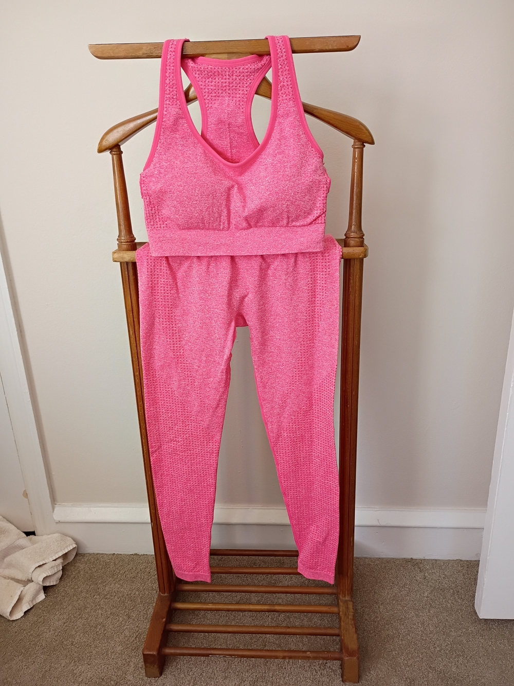 Source Unknown Hot Pink Seamless Racerback Sports Bra